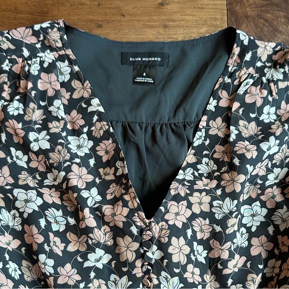 Club Monaco - Picture 5 of 6